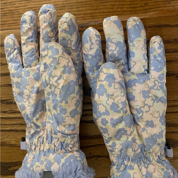 The North Face girl size 5/6 gloves - Picture 2 of 5